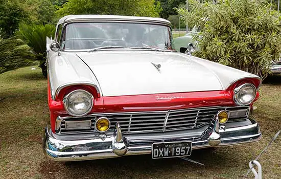 Encontro Anual de Carros Antigos reúne clássicos no Chico Mendes