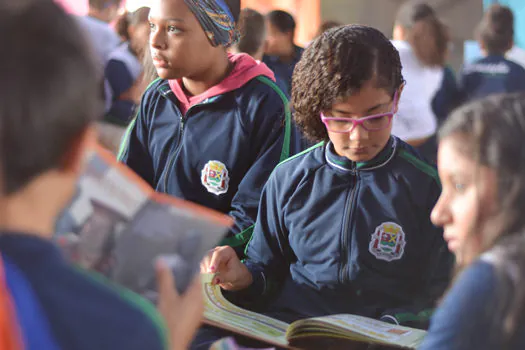 Feira da Troca de Livro reuniu 2 mil alunos de Ribeirão Pires