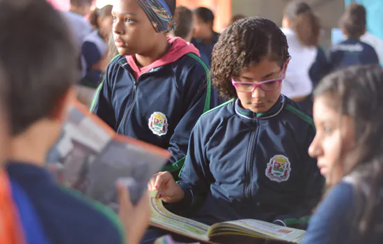 Feira da Troca de Livro reuniu 2 mil alunos de Ribeirão Pires