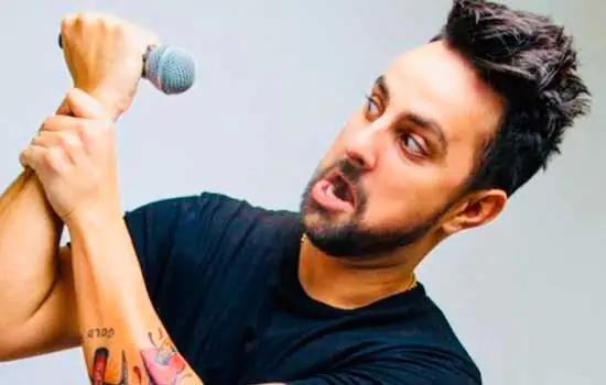 Felipe Ruy Barbosa é neto de consagrado autor e um dos comediantes em alta no stand up