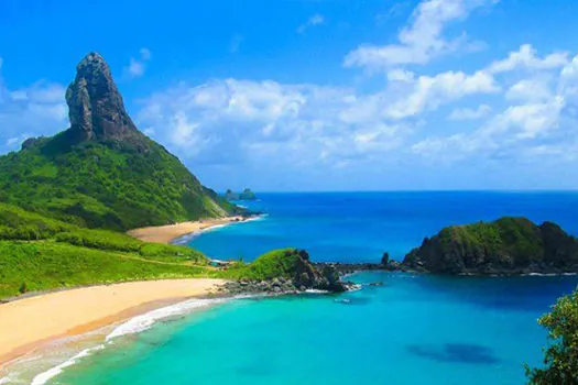 Isolada, ilha de Noronha volta no tempo