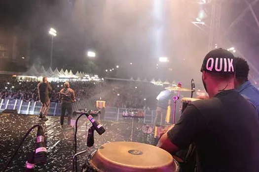 Turma do Pagode faz a plateia vibrar na abertura da Festa Junina de Mauá