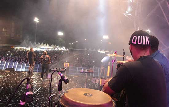 Turma do Pagode faz a plateia vibrar na abertura da Festa Junina de Mauá