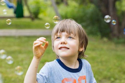 Debate sobre autismo no festival ‘Assim Vivemos’ desta quinta-feira, 05/12