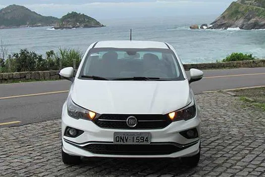 Fiat Cronos – Cardápio completo