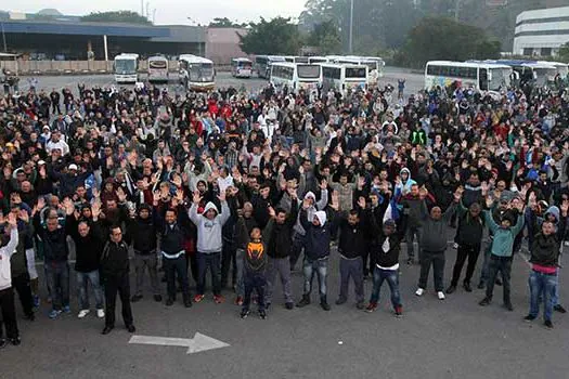 Trabalhadores na Ford aprovam acordo sindical