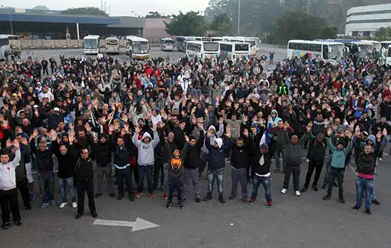 Trabalhadores na Ford aprovam acordo sindical