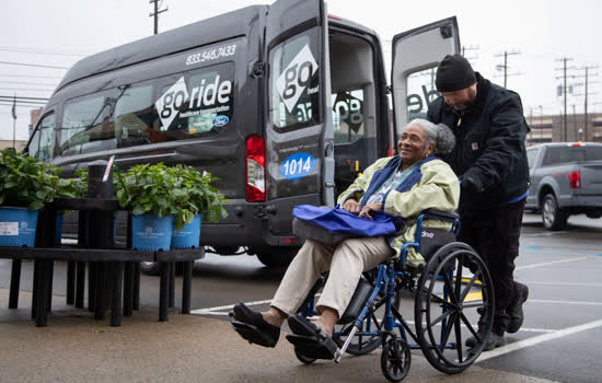 Ford expande o serviço de transporte médico não emergencial com vans nos EUA