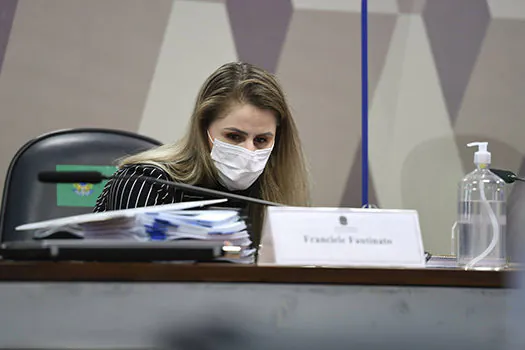 Francieli fala em ‘politização’ de vacinação ‘por meio do líder da nação’