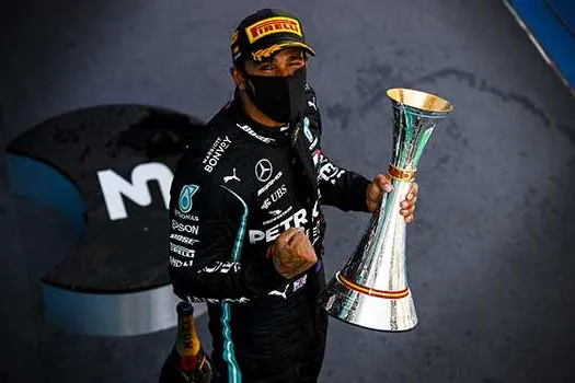 Hamilton volta a vencer na Espanha