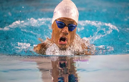 Medalhista paralímpico Gabriel Araújo bate recorde mundial