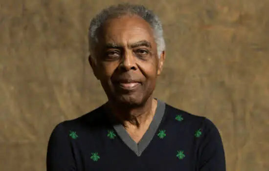 Gilberto Gil debate o lugar das artes na interpretação da crise brasileira durante evento