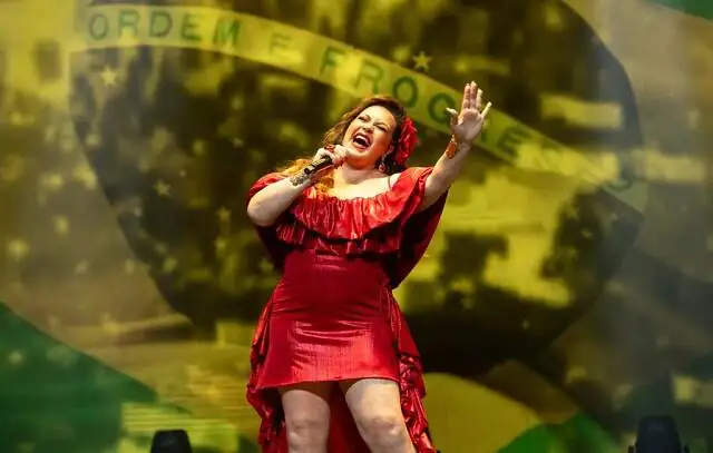 Gina Garcia leva turnê Gina Canta Gal ao Rio de Janeiro