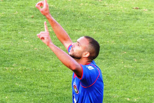 Artilheiro do Azulão na Copa Paulista, Gleyson festeja bom momento na temporada