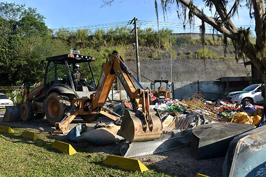 Prefeitura de SBC destrói materiais apreendidos em fiscalização ambiental