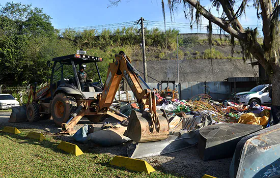 Prefeitura de SBC destrói materiais apreendidos em fiscalização ambiental