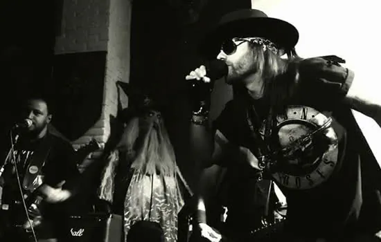 Show cover do Guns N’ Roses no Atrium Shopping