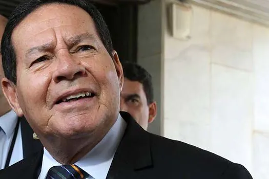 Cobrado, Mourão defende índio ‘mais integrado’ e evita compromisso contra garimpo ilegal