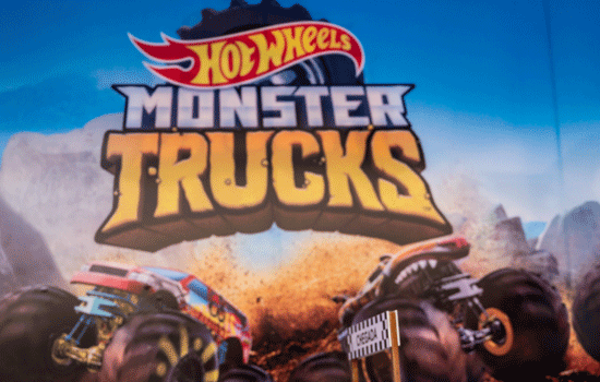 Turnê de Hot Wheels Monster Trucks finaliza com ação social em comunidade paulista