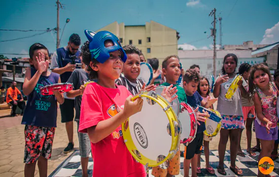 Instituto Matéria Rima leva arte e alegria para ruas e praças de Diadema