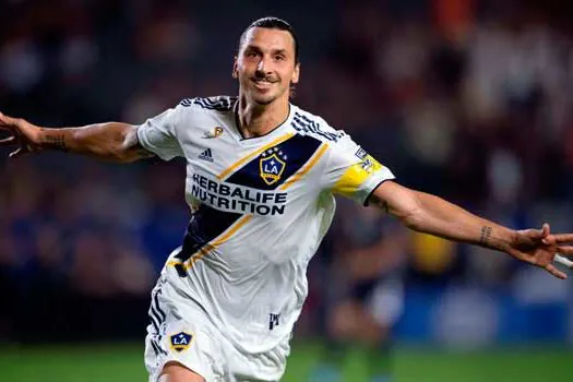 Diretor do Boca diz que time tem condições financeiras para contratar Ibrahimovic