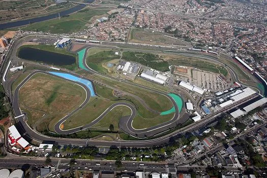 Mulheres criam grupos para não irem sozinhas a Interlagos