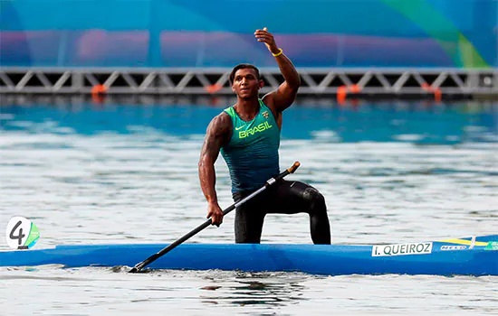 Isaquias Queiroz conquista bronze na canoagem