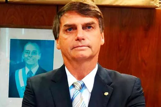 RACHADINHA: Cinco ex-assessores de Bolsonaro receberam R$ 165 mil em auxílios