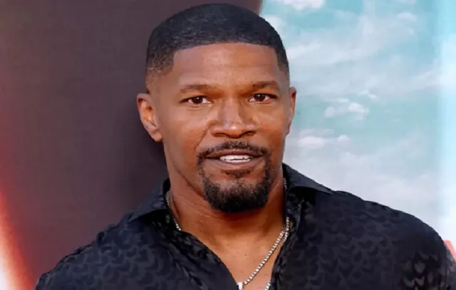 Jamie Foxx é visto pela primeira vez quase três meses após internação