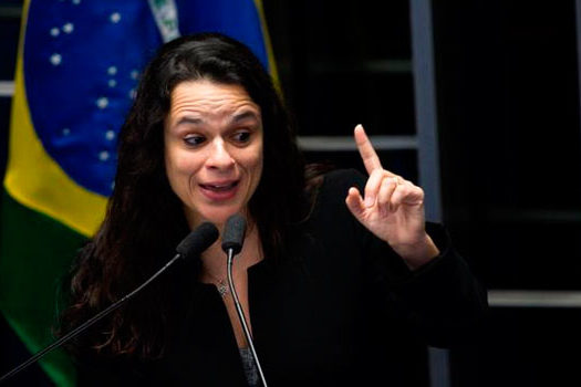 Janaina Paschoal pede que apoiadores do impeachment fiquem em casa