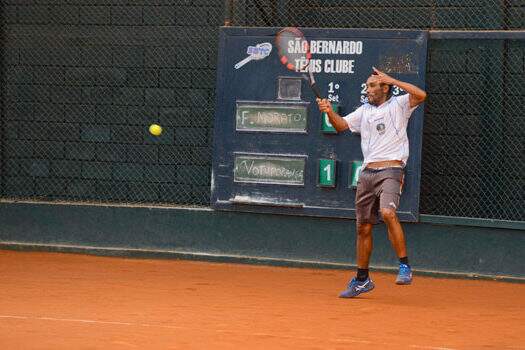 Confronto no Tênis conta com a presença de ex-Roland Garros Julio Silva