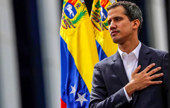 Guaidó desafia Maduro com marcha em direção a quartéis na Venezuela