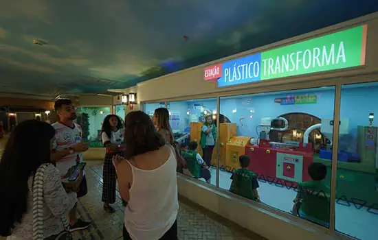 Jovens do ABC visitam estação Plástico Transforma na KidZania