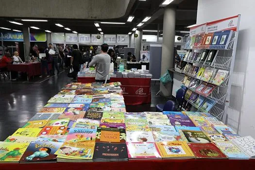 Professores de Diadema apresentam seus livros na Flid