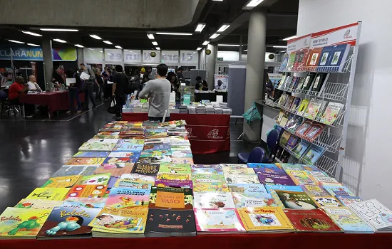 Professores de Diadema apresentam seus livros na Flid