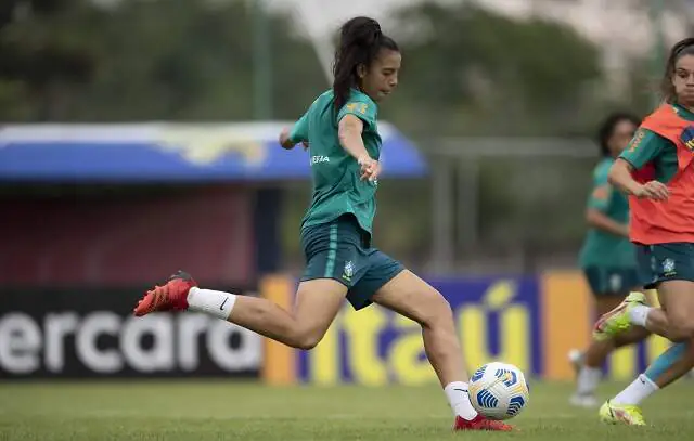 Copa do Mundo: Lauren afirma que espera confronto duro com a França_x000D_