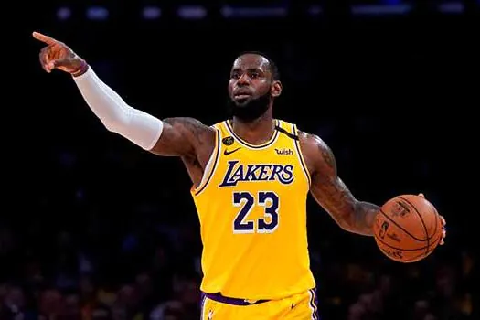 NBA volta neste sábado com LeBron James e Antetokounmpo em quadra