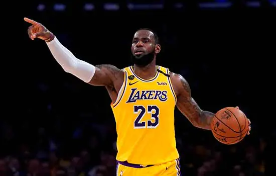 NBA volta neste sábado com LeBron James e Antetokounmpo em quadra