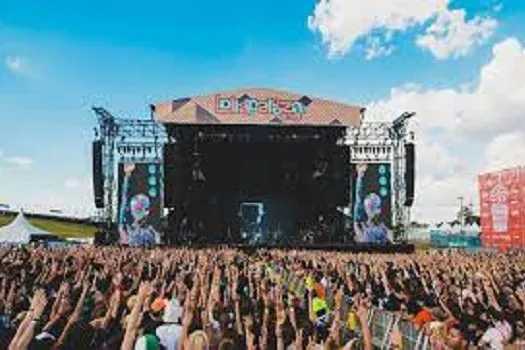 Lollapalooza Brasil divulga horários dos shows e a divisão das atrações por palcos