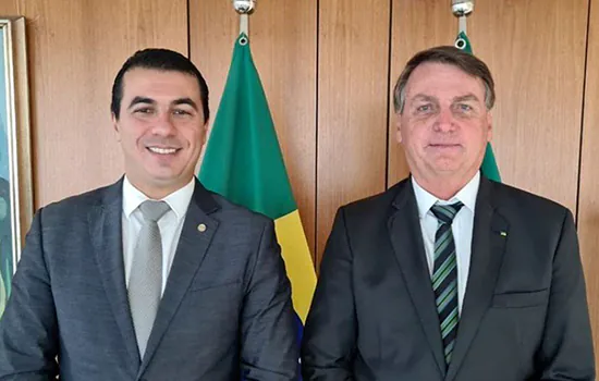 Deputado: Bolsonaro foi avisado de compra suspeita