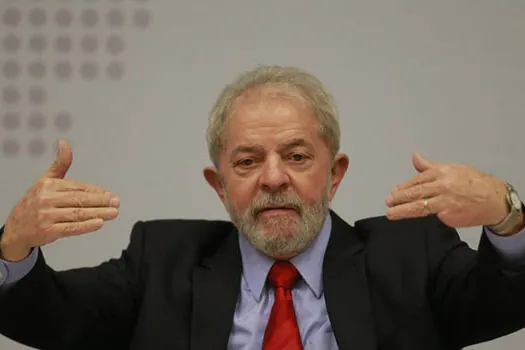 Lula diz que se receber de volta os direitos políticos pode ser candidato em 2022