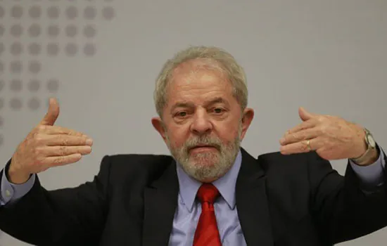 Lula diz que se receber de volta os direitos políticos pode ser candidato em 2022