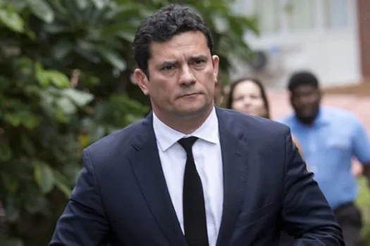 Moro demite delegado da PF investigado por receber propina