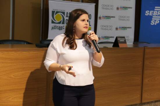 Maiara Cristina Adorni explica linha de crédito com juros zero
