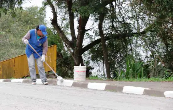 Prefeitura de Ribeirão Pires faz nova calçada em trecho da Avenida Rotary