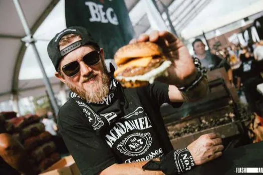 Final do campeonato Pitmasters Brasil reúne mestres churrasqueiros em SP