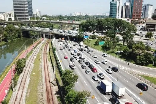 Pista expressa da Marginal Pinheiros será interditada para obras do Metrô até sexta (24)