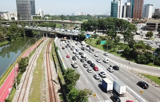 Pista expressa da Marginal Pinheiros será interditada para obras do Metrô até sexta (24)