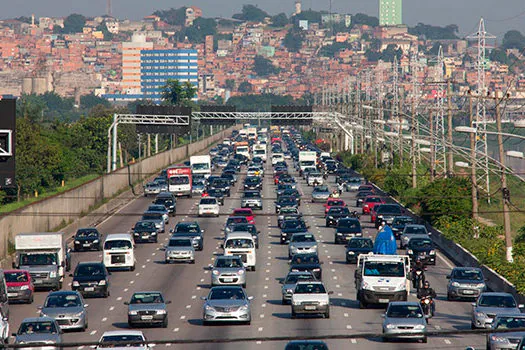 Proibição de motos na pista expressa da Marginal Pinheiros começa nesta 2ª feira