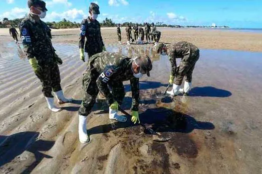 Marinha vê crise do óleo estabilizada e deve desmobilizar parte das equipes